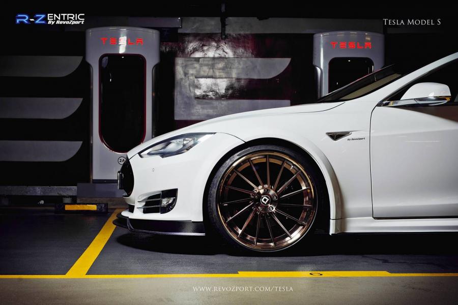  Tesla Model S P85D by Revozsport 2015 года  (фото 13 из 15)